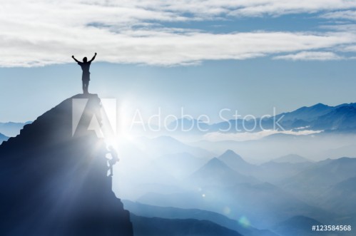 Picture of Bergsteiger auf einem Gipfel im Gebirge bei Nebel